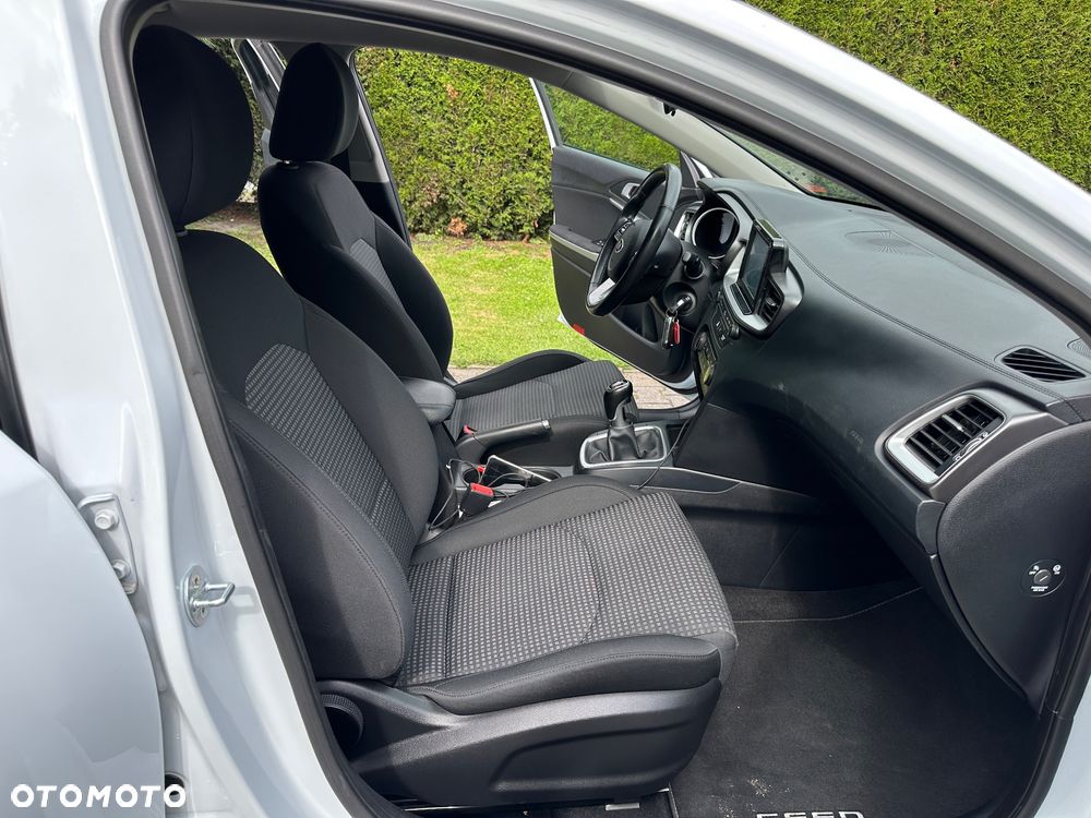 Kia Ceed 1.4 L Business Line Plus - 24