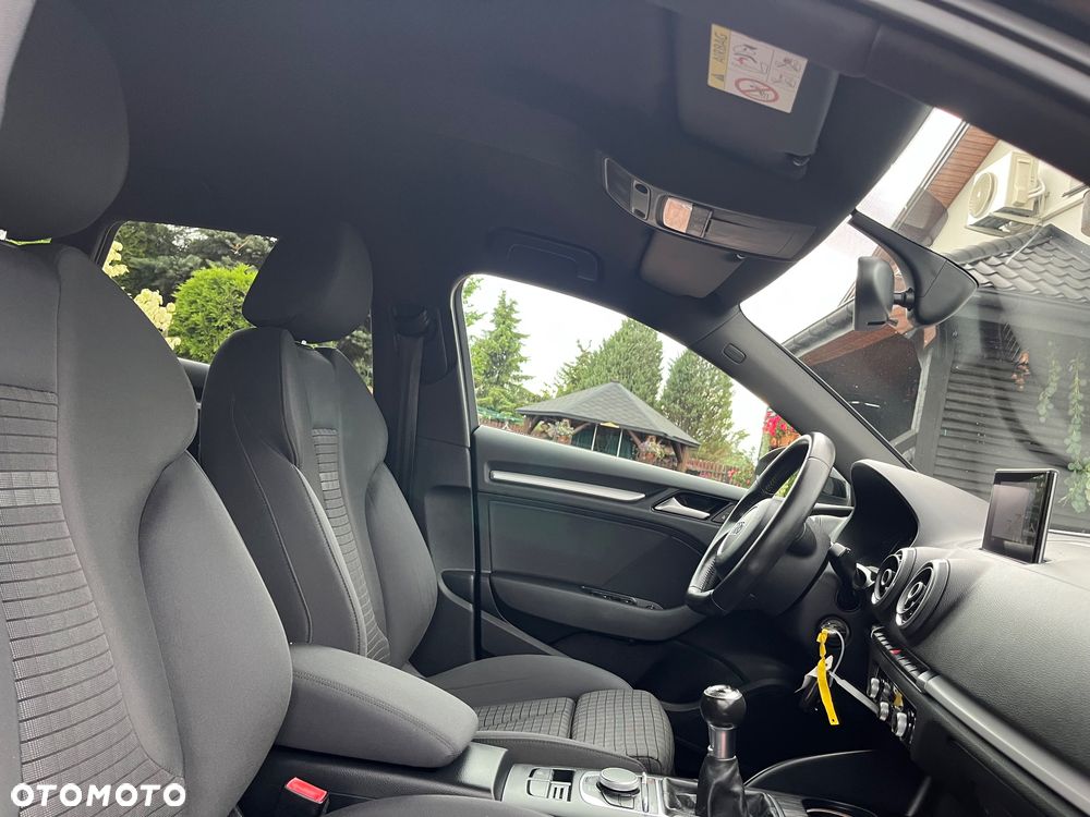 Audi A3 Sportback 1.4 TFSI S line Sportpaket - 17