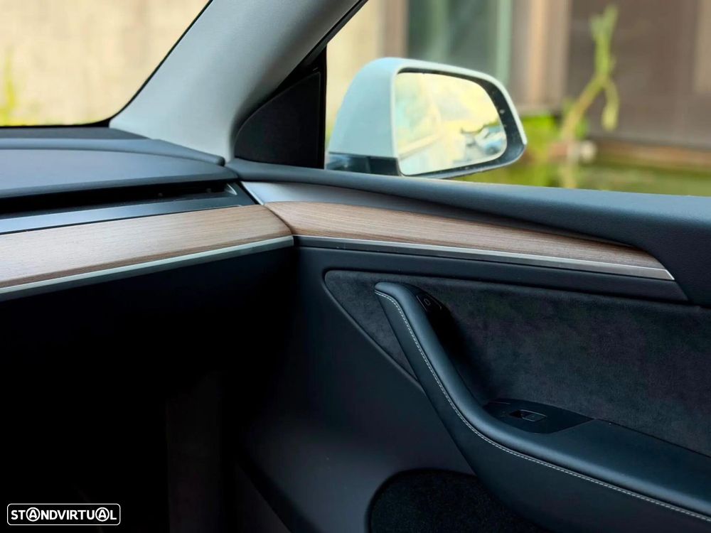 Tesla Model Y Long Range Dual Motor AWD - 23