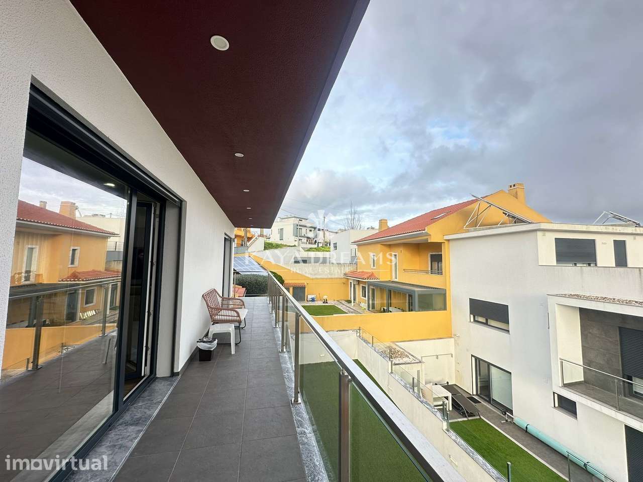 Moradia Semi Nova T4 de Luxo em Famões, a um Passo de Lisboa - Grande imagem: 3/31