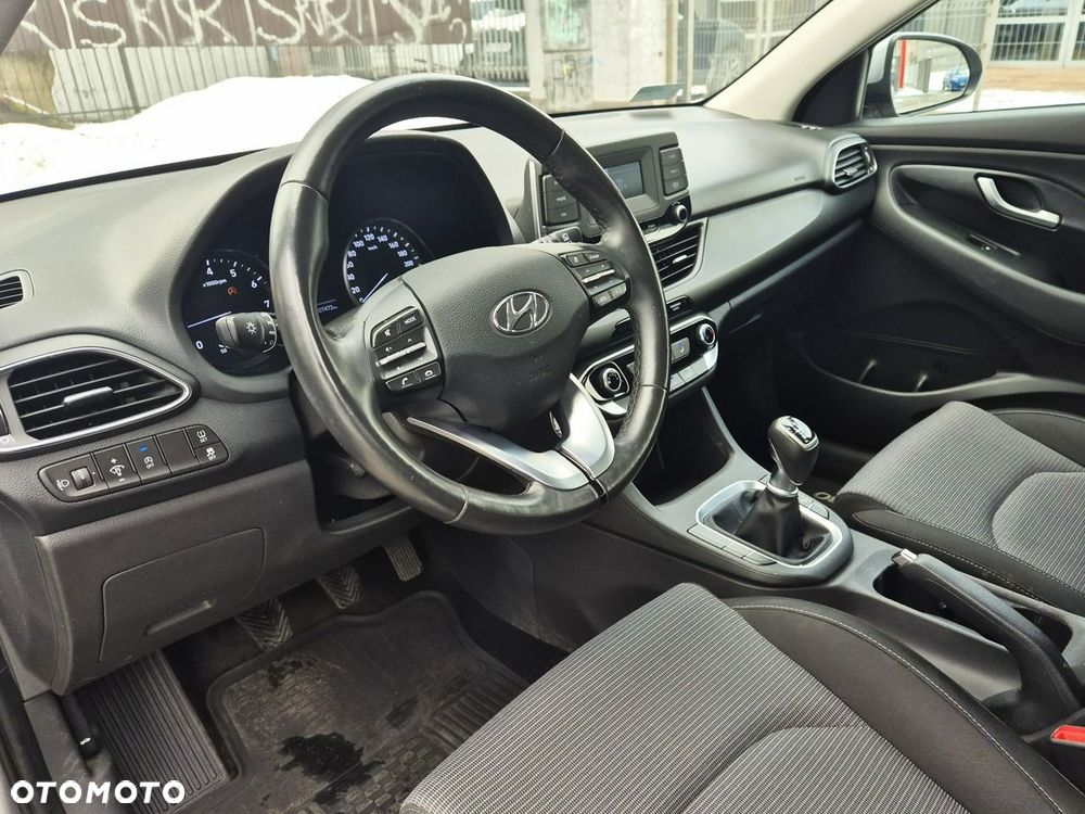 Hyundai i30 1.5 DPI Classic + - 10