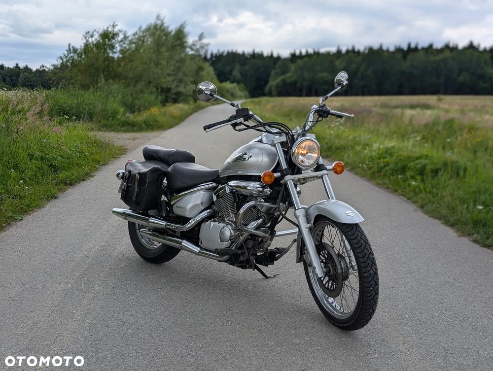 Suzuki Intruder - 1