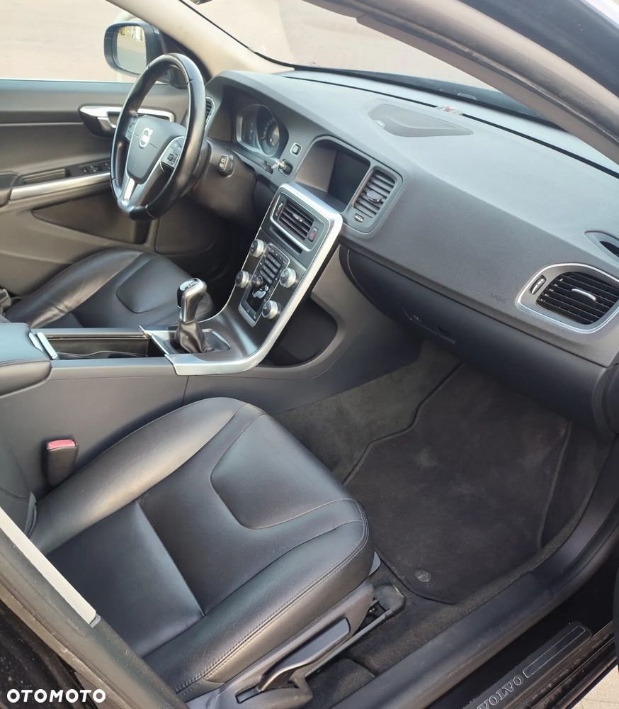 Volvo V60 D4 Drive-E Momentum - 12