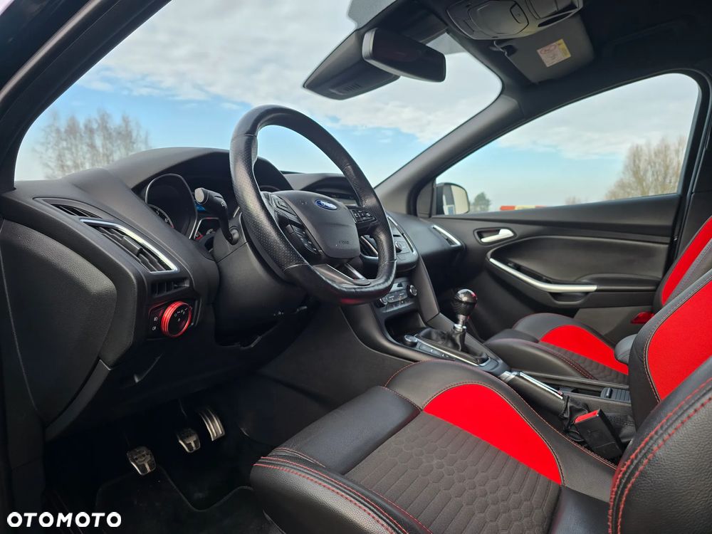 Ford Focus 2.0 EcoBoost ST mit Leder-Exclusiv-Paket - 14