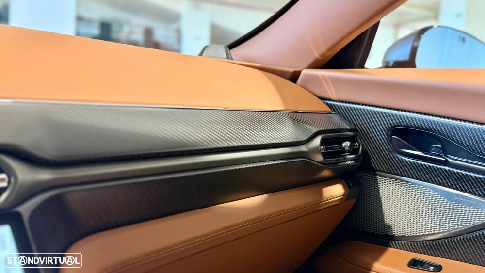 Aston Martin Vanquish V12 - 39