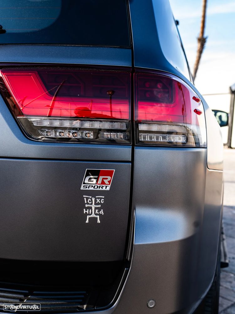 Toyota Land Cruiser - 10