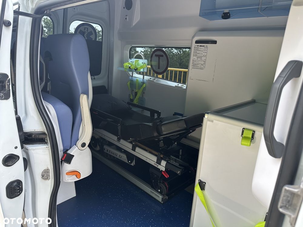 Renault Trafic Karetka Ambulans Ambulance Sanitarny EN1789 - 8
