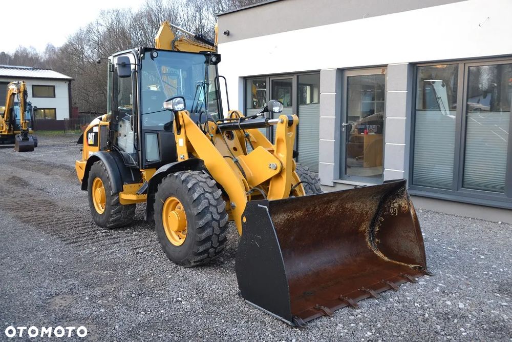 Caterpillar CAT 906 M - 15