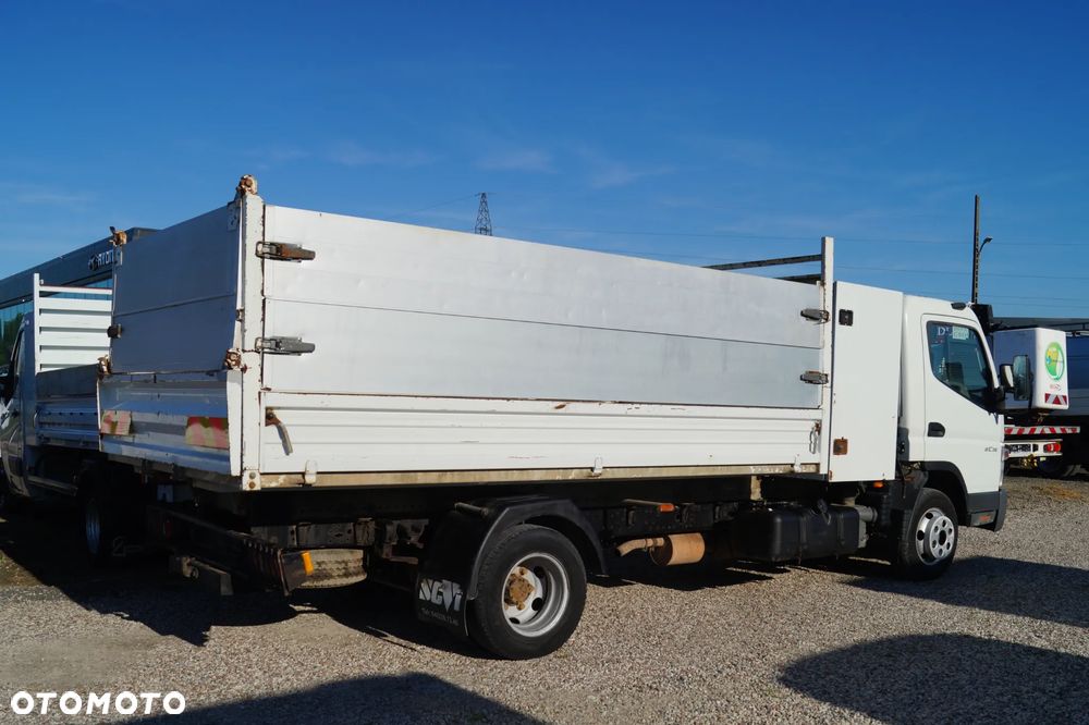 Mitsubishi CENTER FUSO - 22