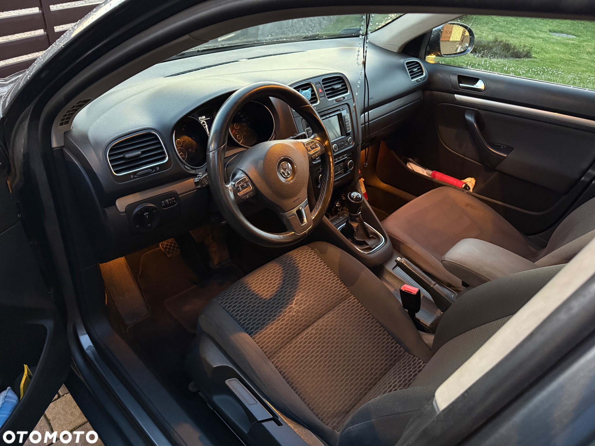 Volkswagen Golf VI 1.6 TDI BlueMot Comfortline - 5