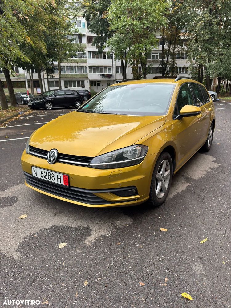 Volkswagen Golf - 1