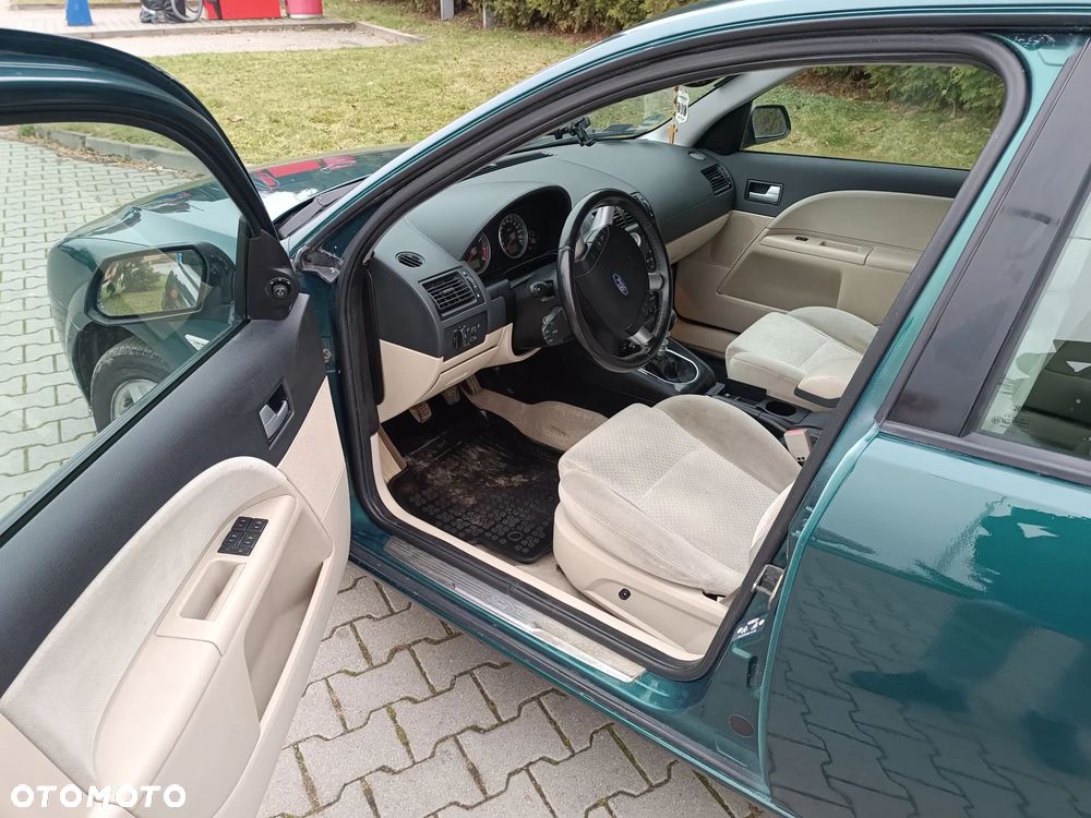 Ford Mondeo 2.0 Ghia - 12