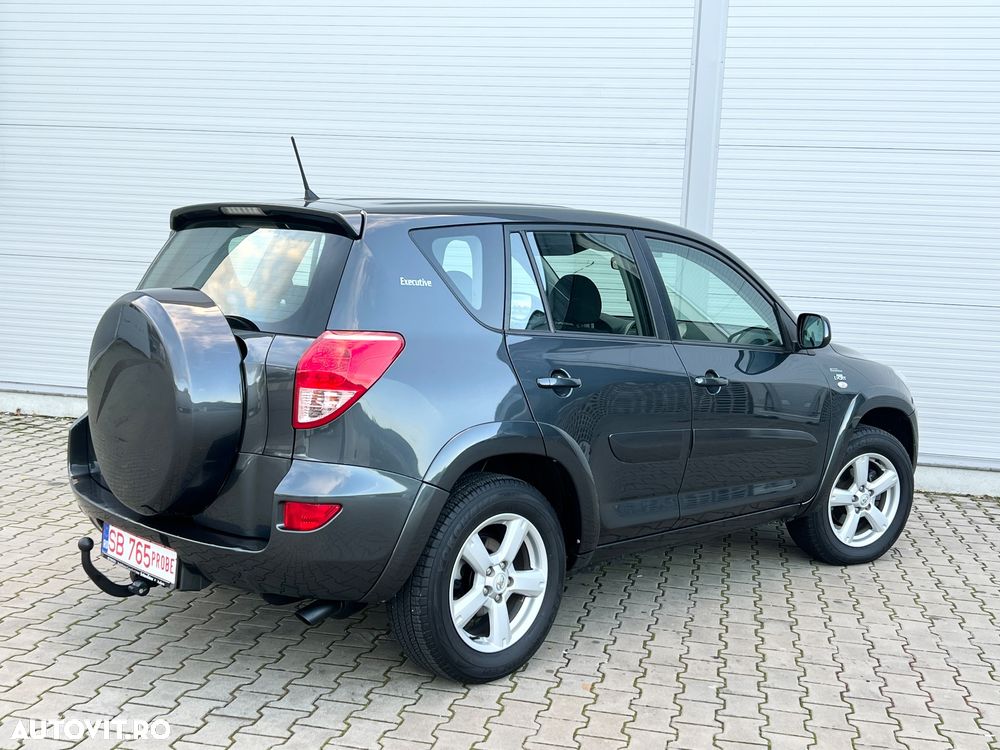 Toyota RAV4 2.2 D-4D 4x4 Executive - 3