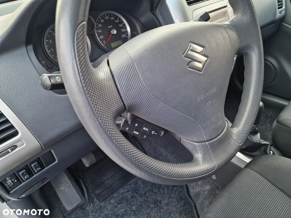 Suzuki Liana Kombi 1.6 Comfort - 23