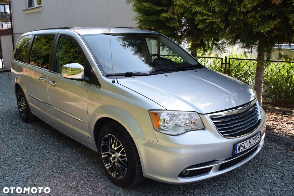 Chrysler Town & Country 3.6 Limited - 19