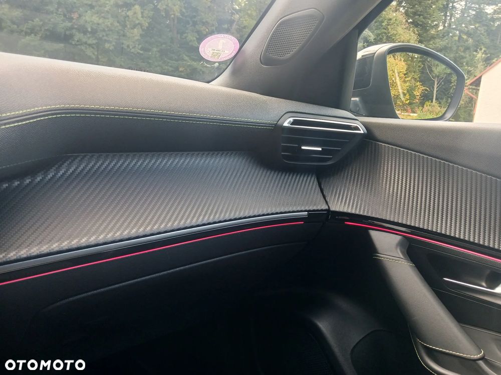 Peugeot 2008 PureTech 130 EAT8 GT - 16