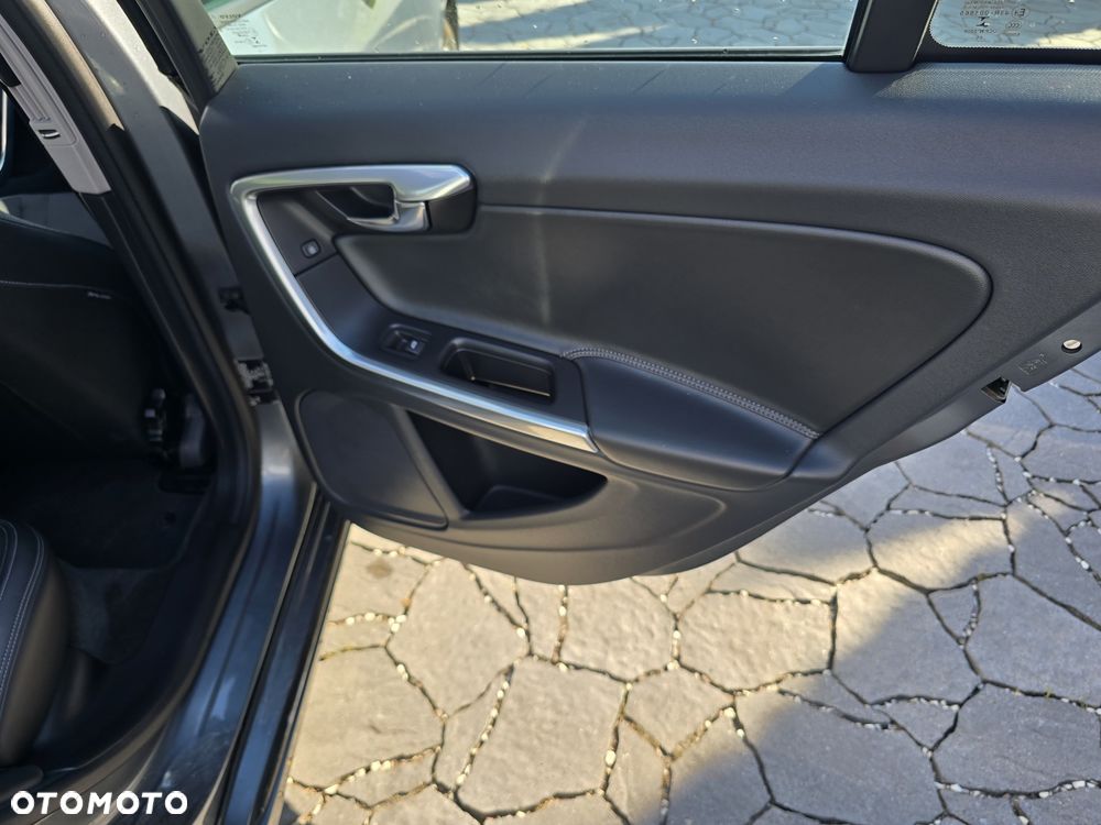 Volvo S60 D4 Drive-E Dynamic Edition (Momentum) - 12