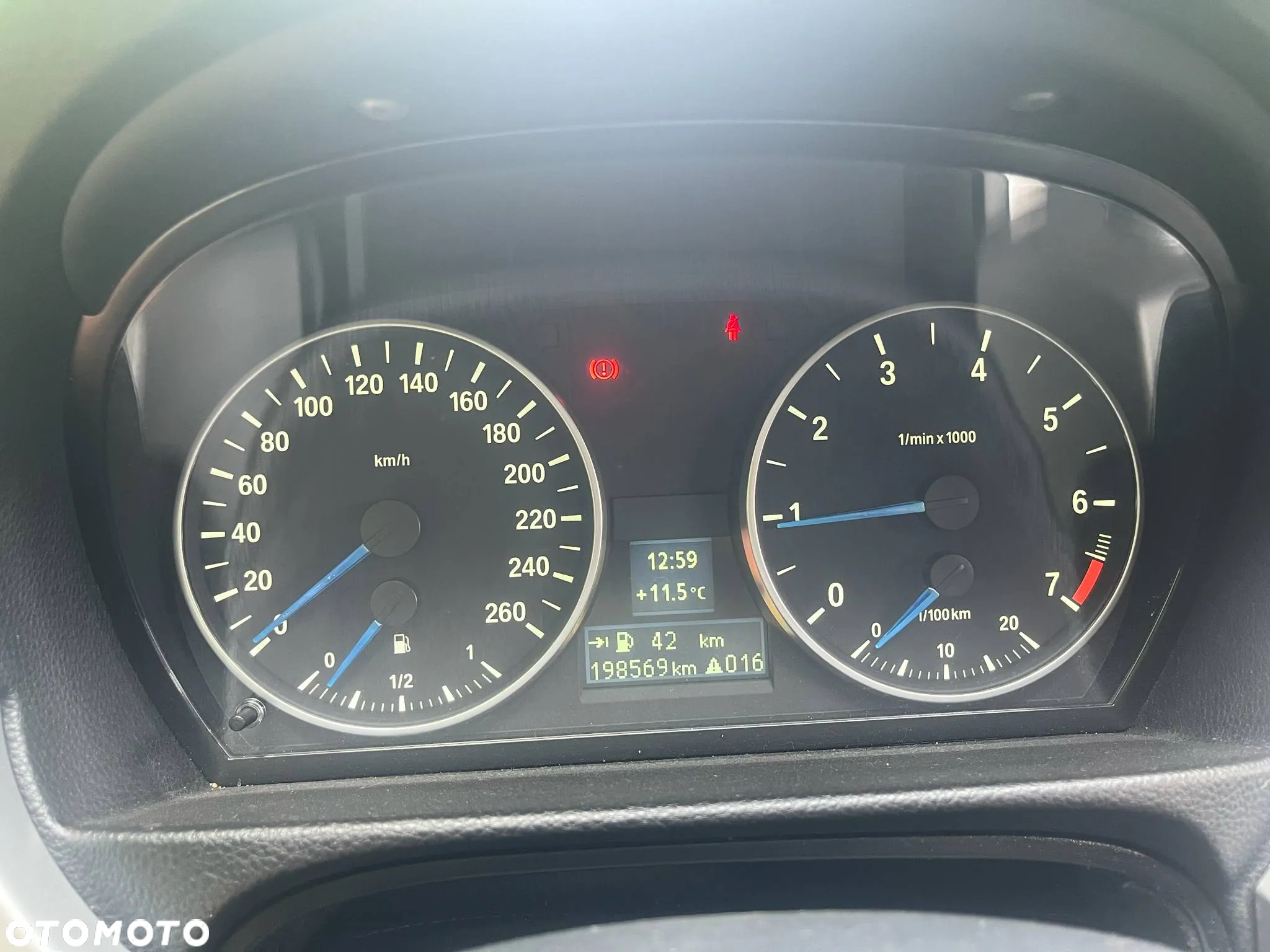 BMW Seria 3 318i - 8