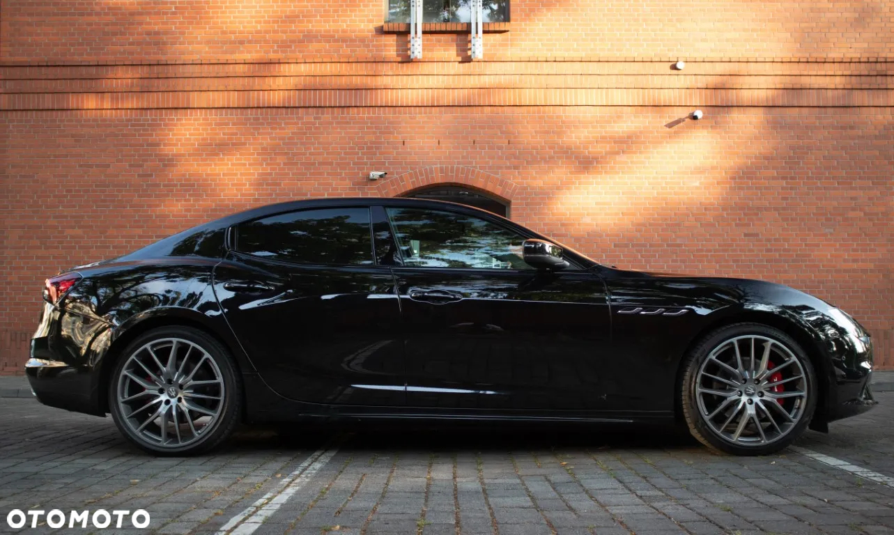 Maserati Ghibli GranSport - 12