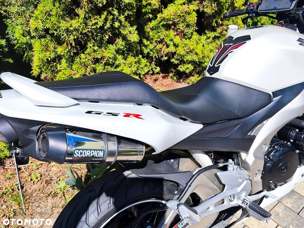 Suzuki GSR - 5