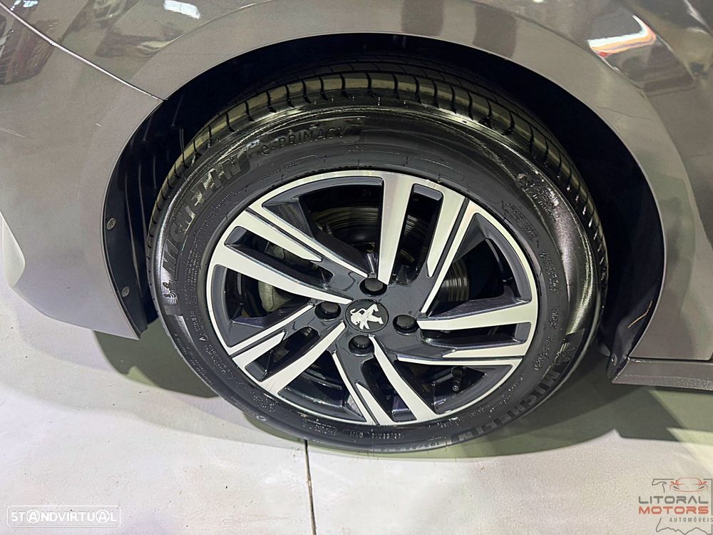 Peugeot 208 1.2 PureTech SE Style - 13