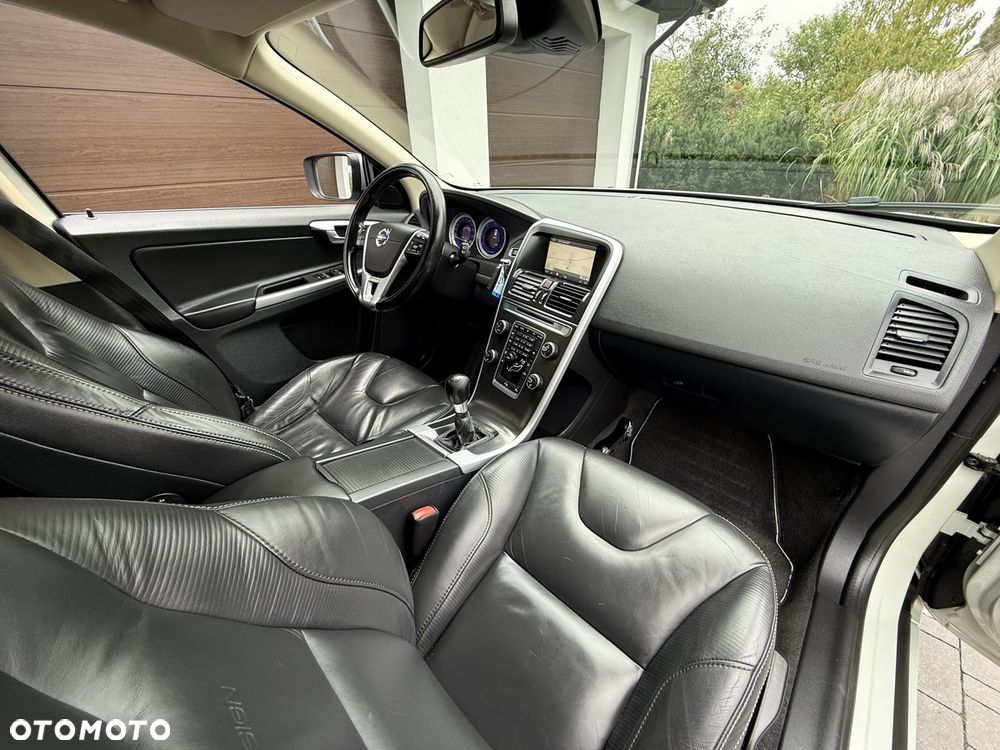 Volvo XC 60 DRIVe R Design - 26
