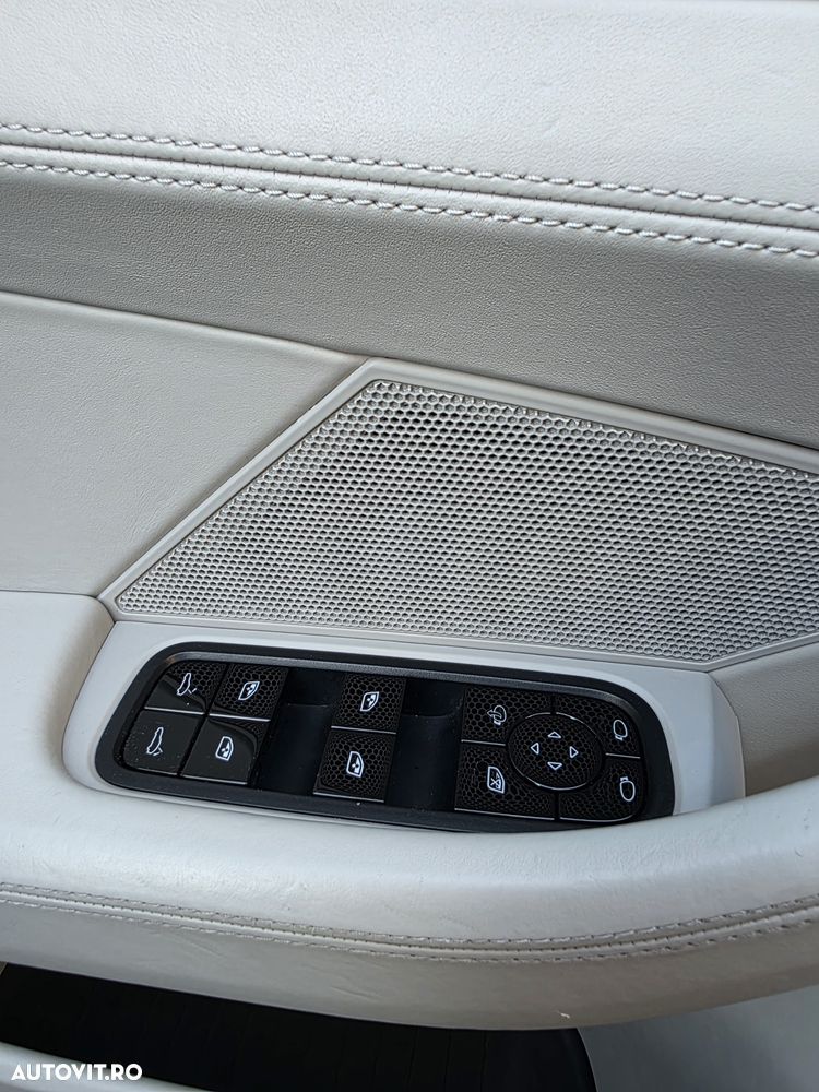 Porsche Panamera Turbo Sport Turismo - 21