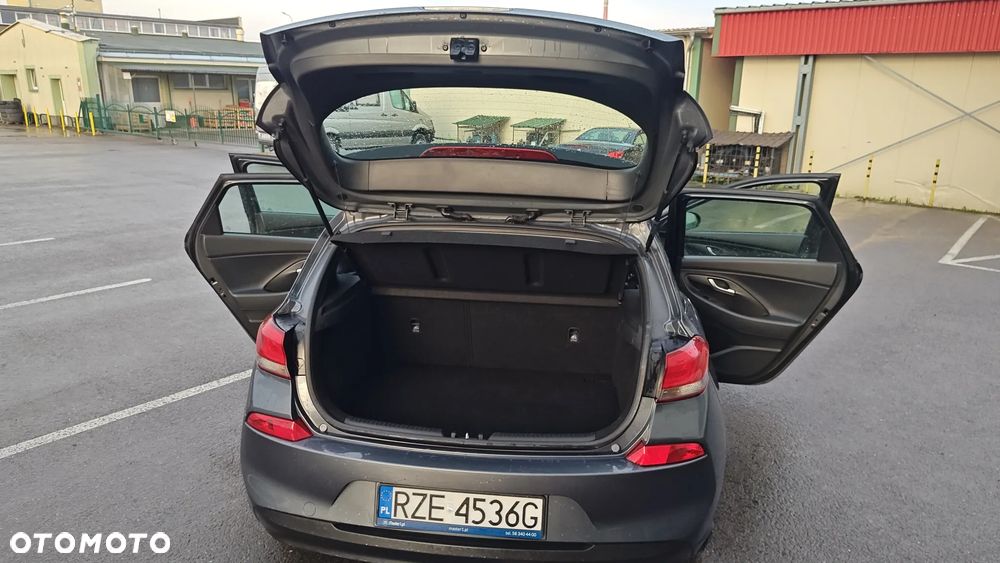 Hyundai i30 1.4 Classic + - 11