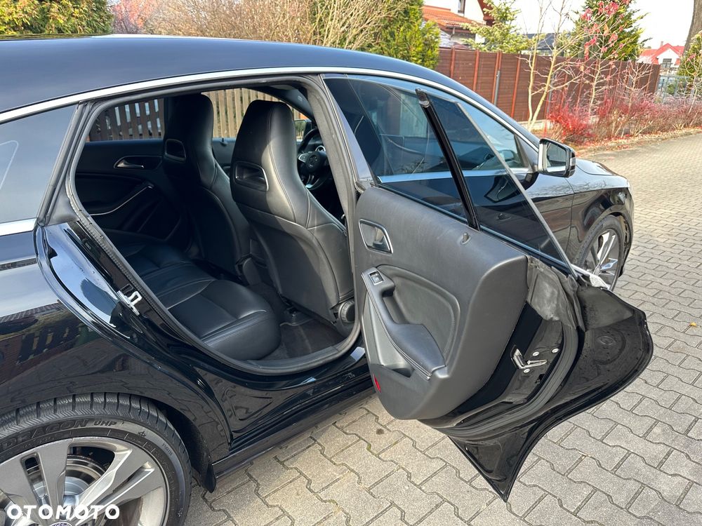 Mercedes-Benz CLA 200 d 4Matic 7G-DCT AMG Line - 28
