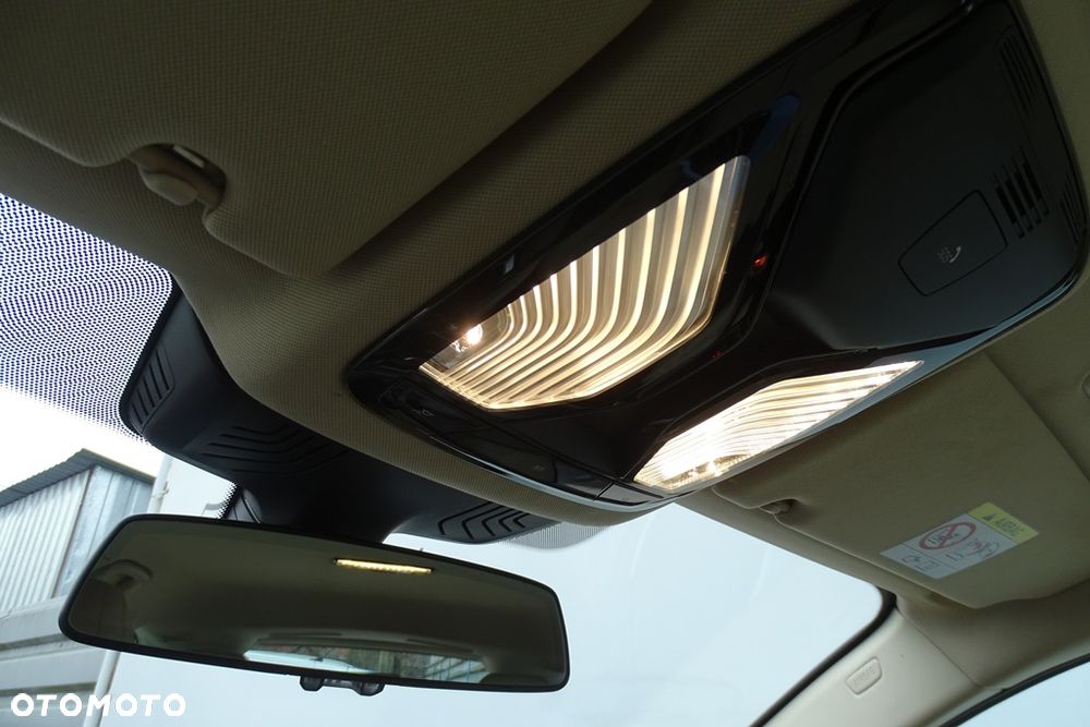 BMW Seria 5 530i Sport Line - 35