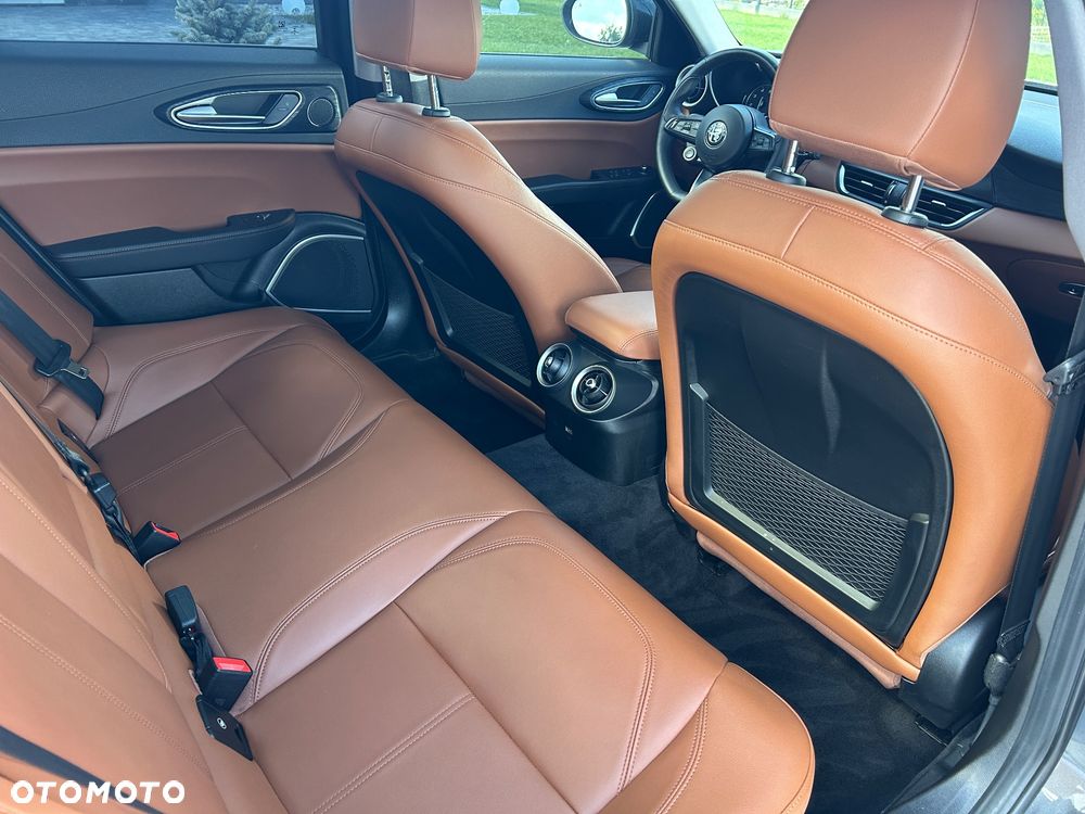 Alfa Romeo Giulia - 14