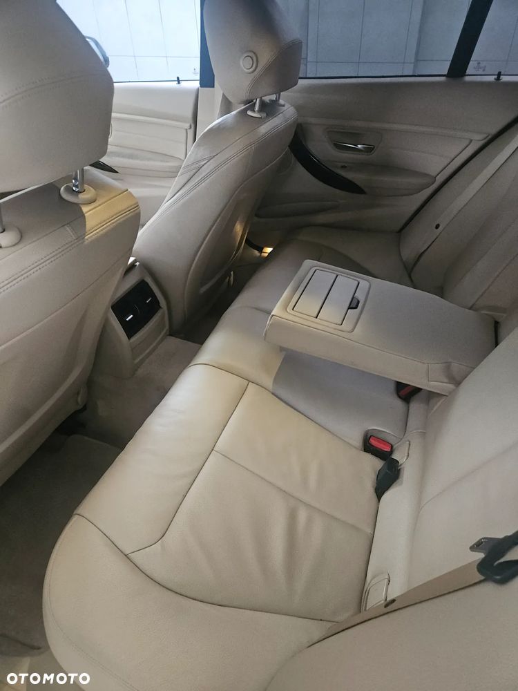 BMW Seria 3 330d Blue Performance Luxury Line - 9