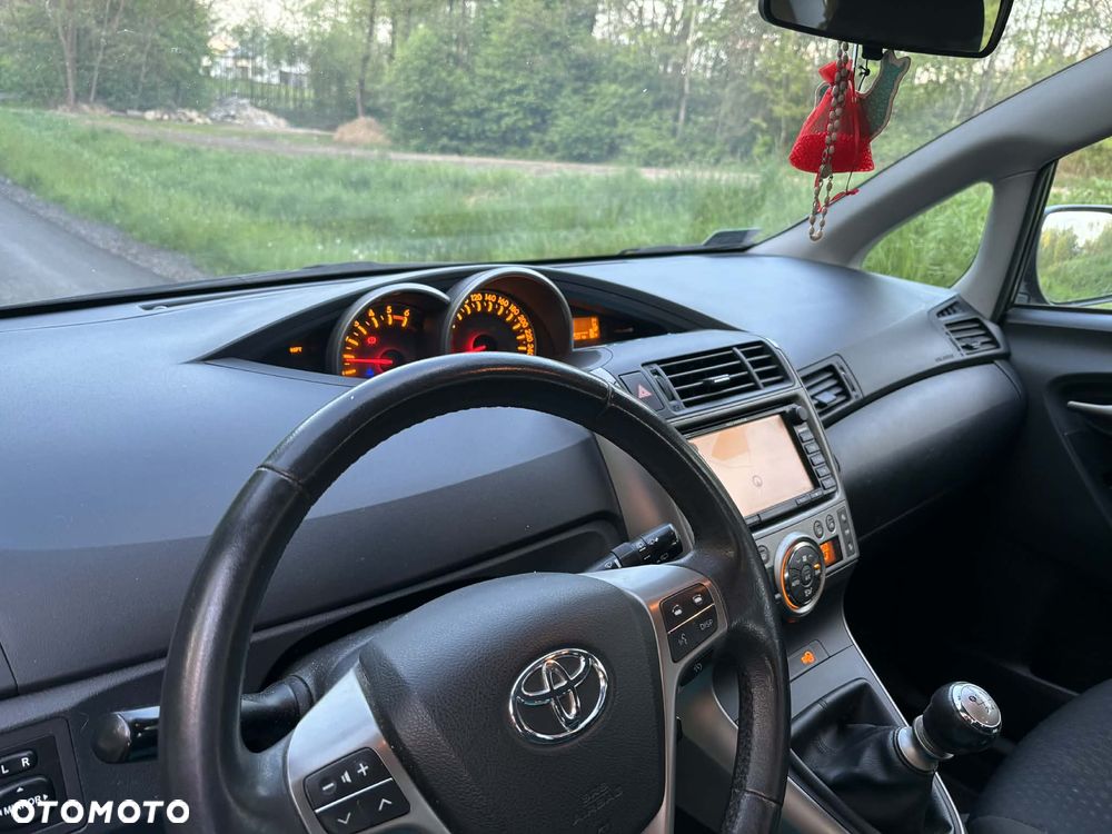 Toyota Verso 2.0 D-4D Life - 11