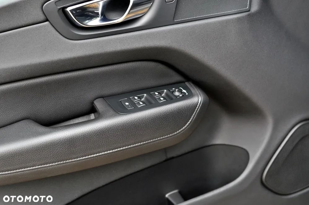 Volvo XC 60 D4 Momentum Pro - 18