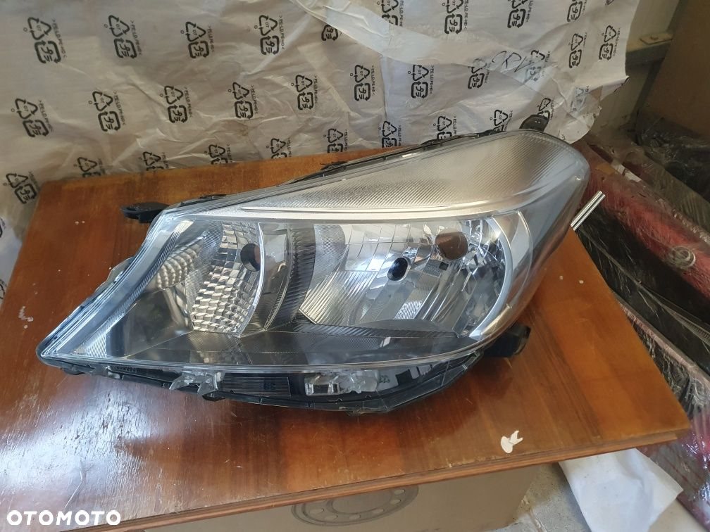 Eur Lampa lewa prawa toyota Yaris III 3 zwykła - 2