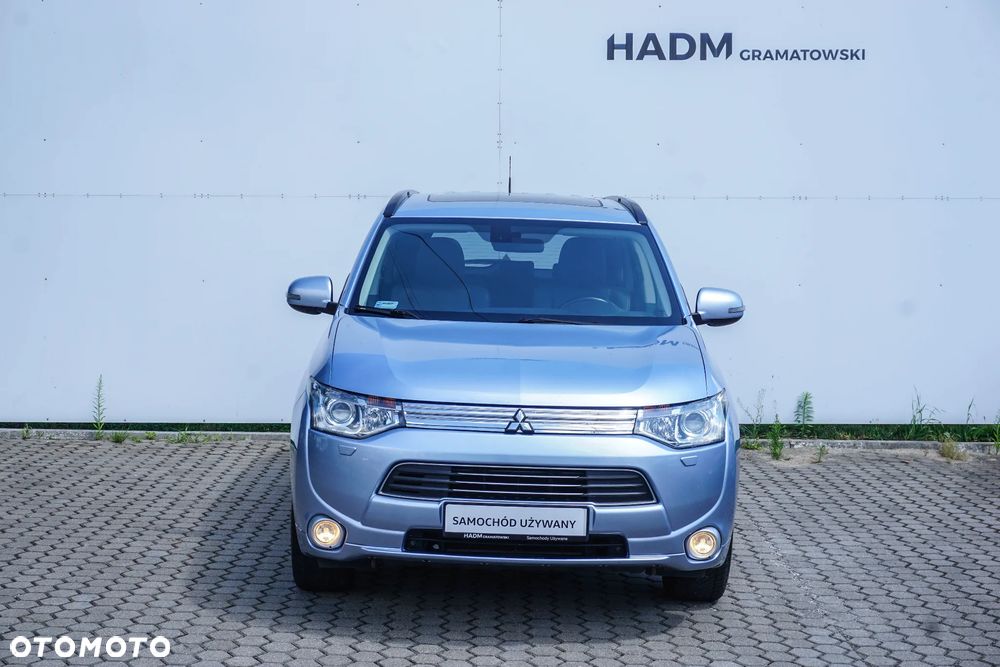 Mitsubishi Outlander - 2