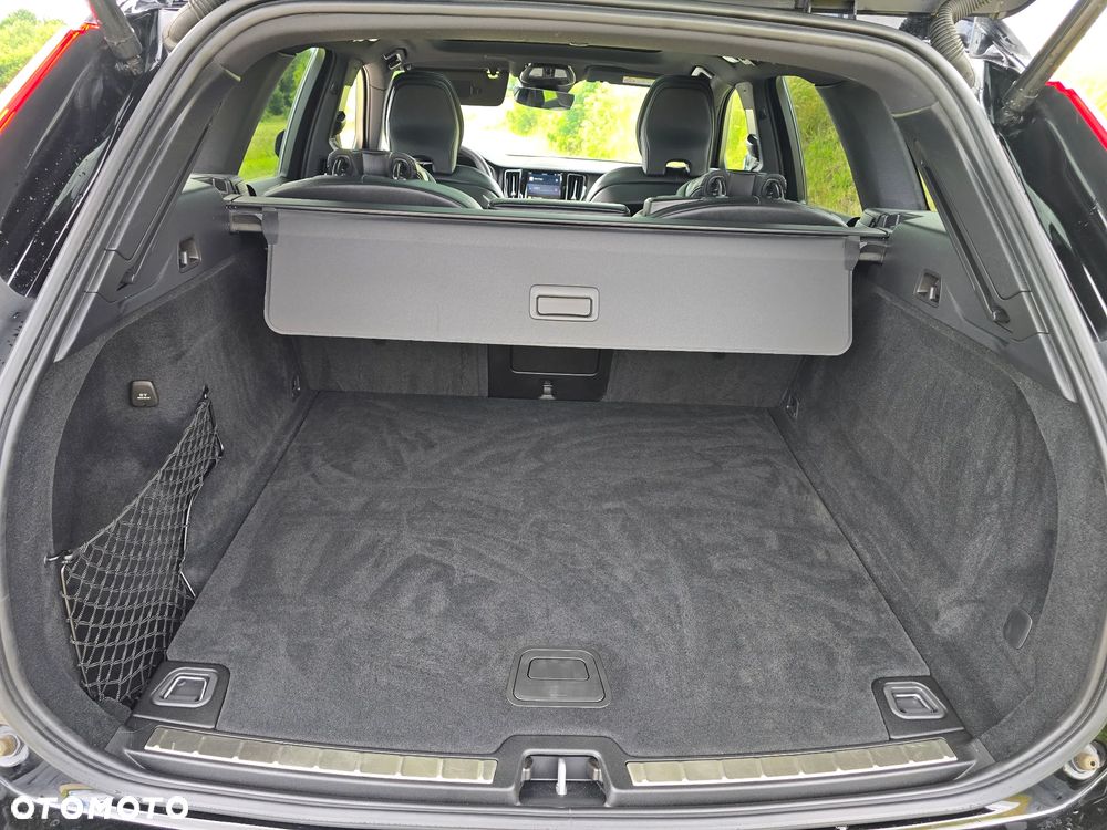 Volvo XC 60 B4 D AWD Plus Dark - 22