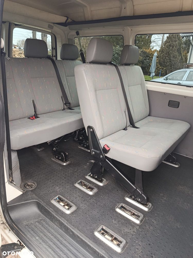 Volkswagen Caravelle - 6