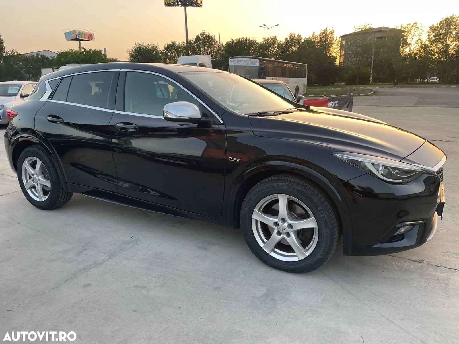 Infiniti Q30 - 2
