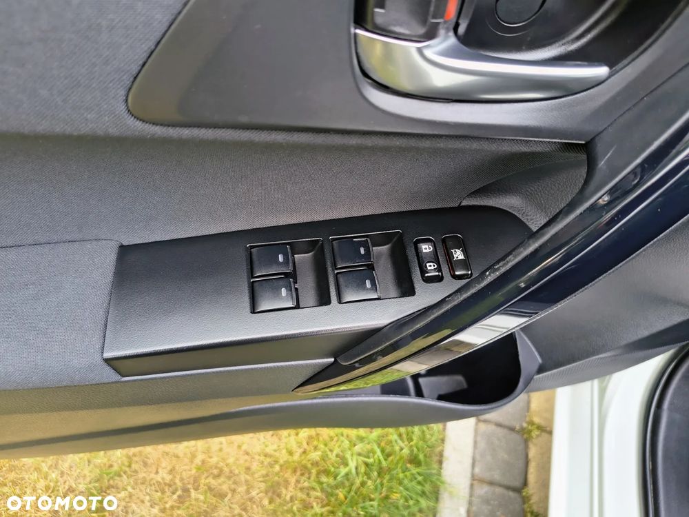 Toyota Auris 1.6 D-4D Dynamic - 13