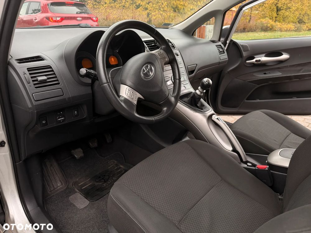 Toyota Auris - 16