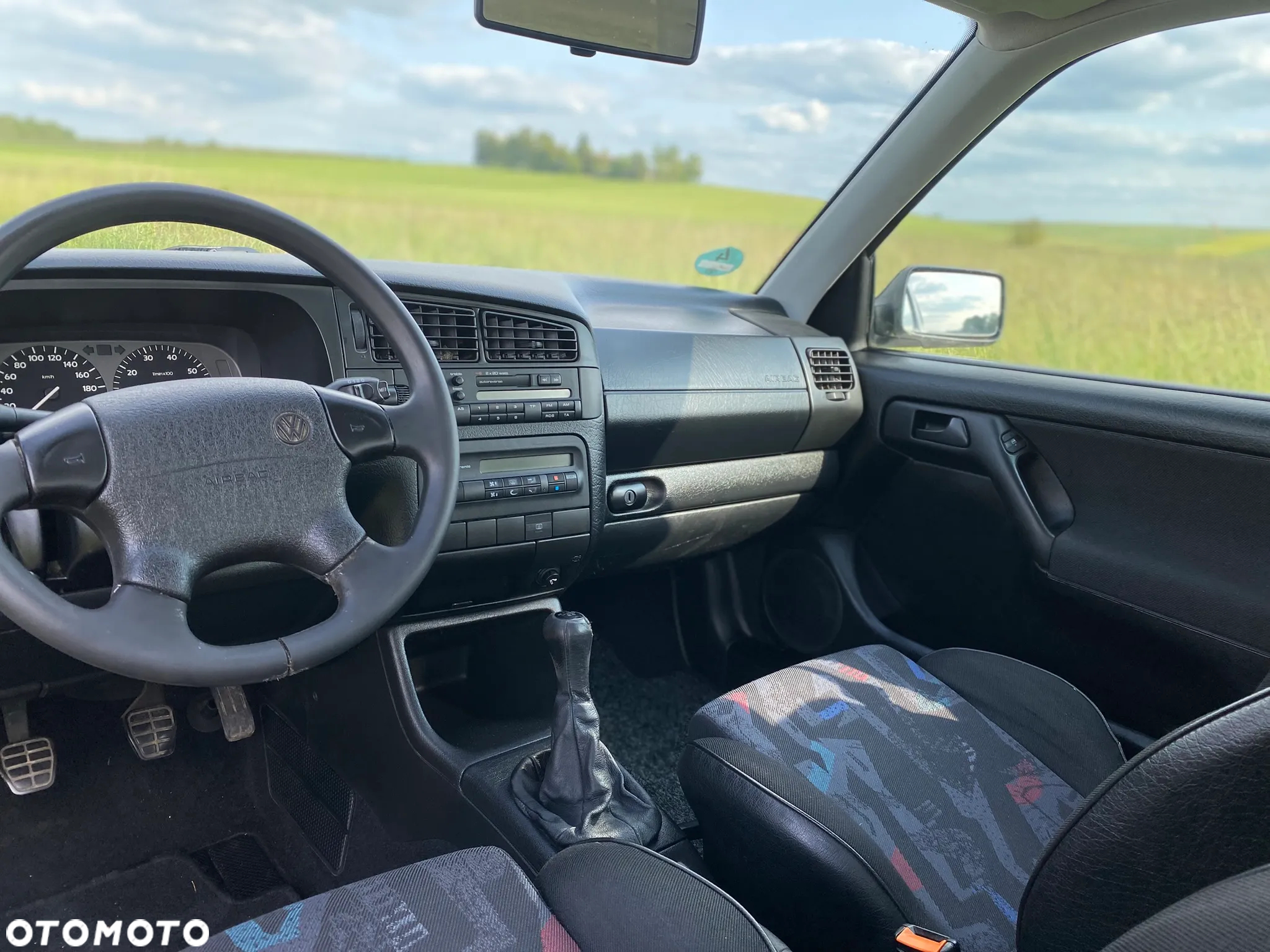 Volkswagen Golf 1.8 GT Special - 3