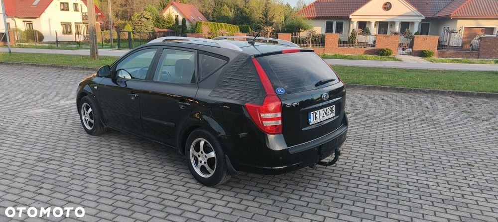 Kia Ceed - 4