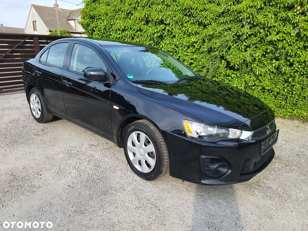 Mitsubishi Lancer 1.6 Inform - 1