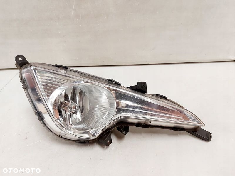 HYUNDAI I40 LAMPA HALOGEN PRZECIWMGIELNA PRAWY PRZÓD 92202-3Z010 - 2