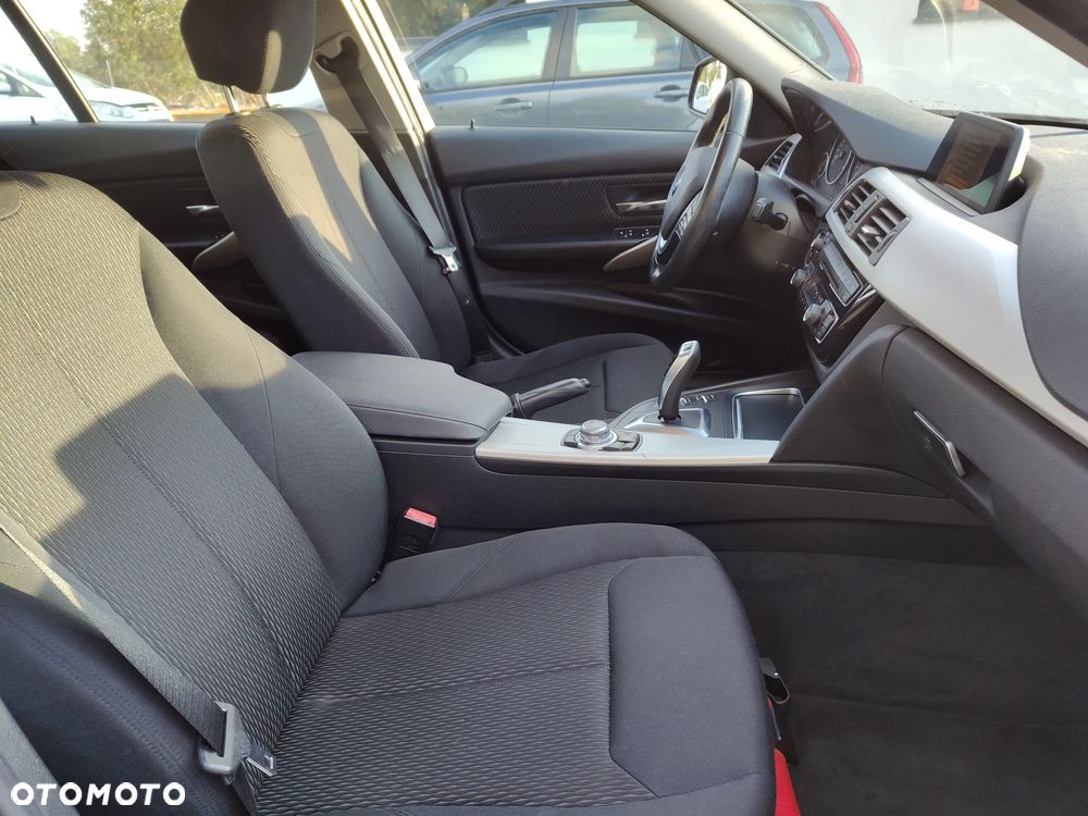 BMW Seria 3 318i - 9