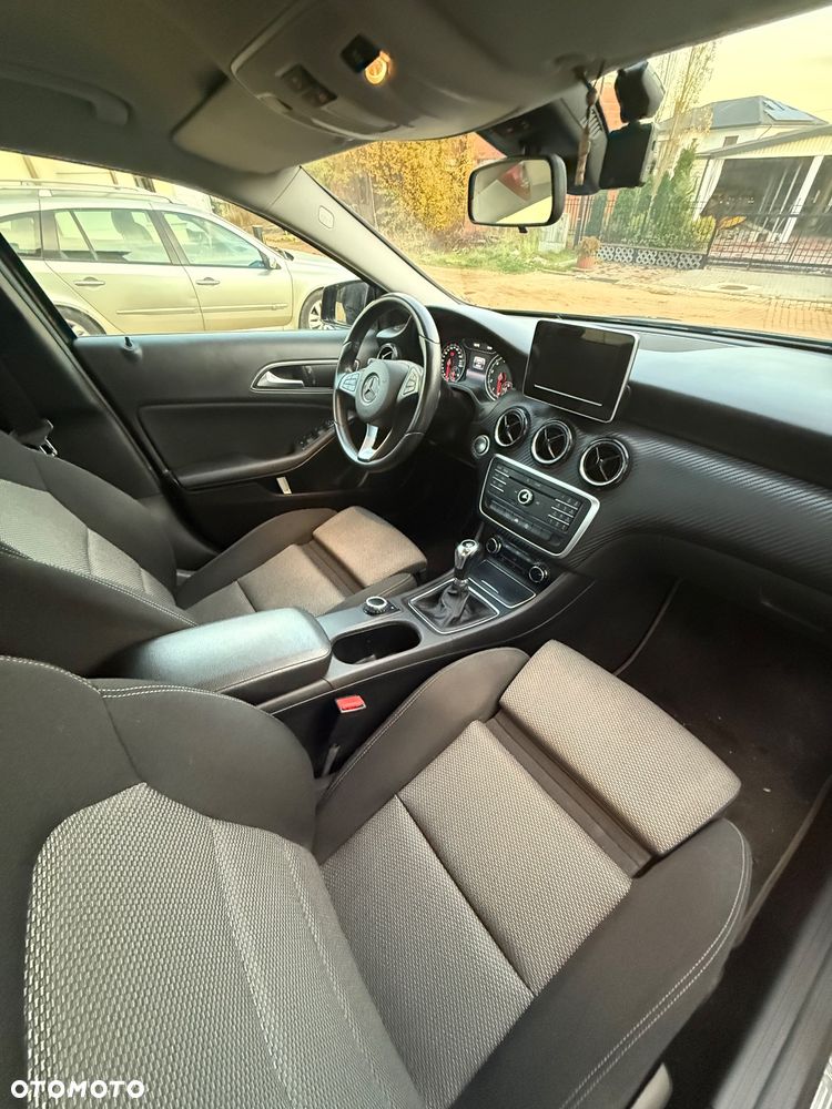 Mercedes-Benz GLA 180 - 9