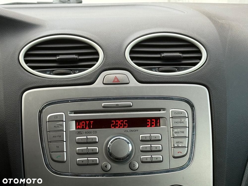 Ford Focus 1.6 16V Titanium - 12