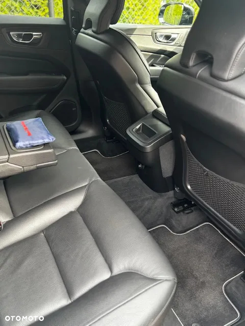 Volvo XC 60 B4 B R-Design - 11
