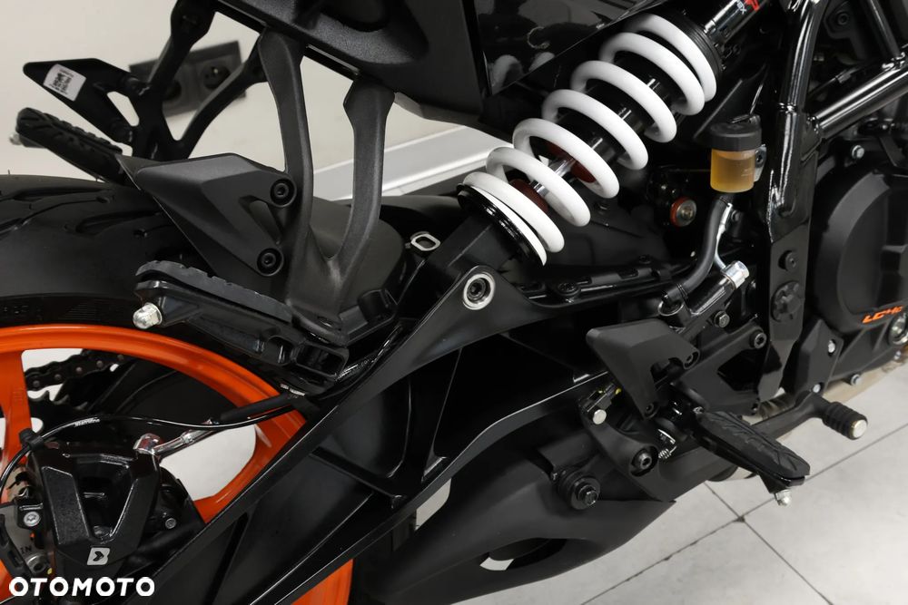 KTM Duke 125 - 23